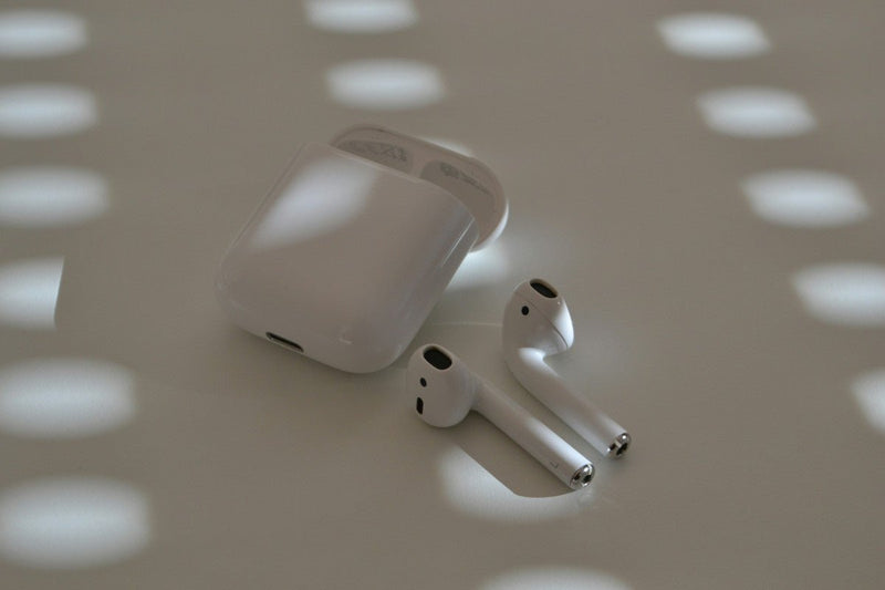 Apple Earbuds vs Hearing Aids: Can Apple Earbuds Be Used as Hearing Aids?